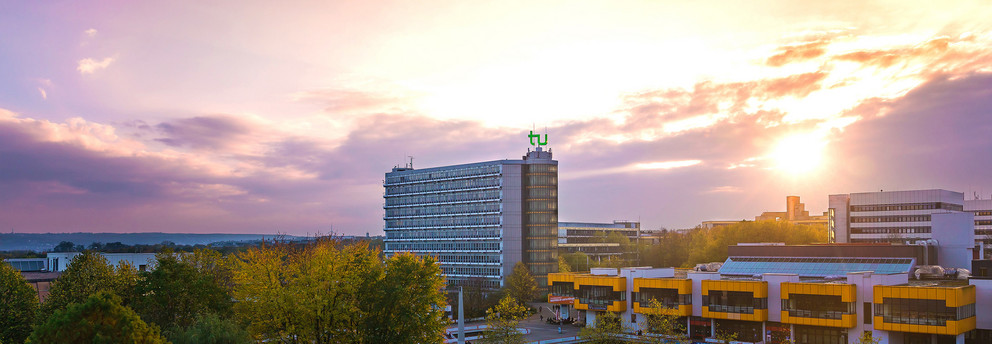 Mathetower in der Abenddämmerung Campus Nord der TU Dortmund mit Mathetower in Abenddämmerung.